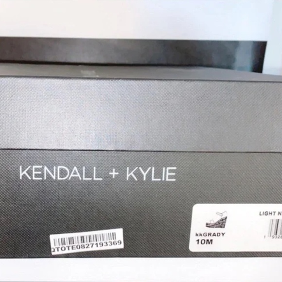 Kendall & Kylie Platforms - Picture 12 of 12
